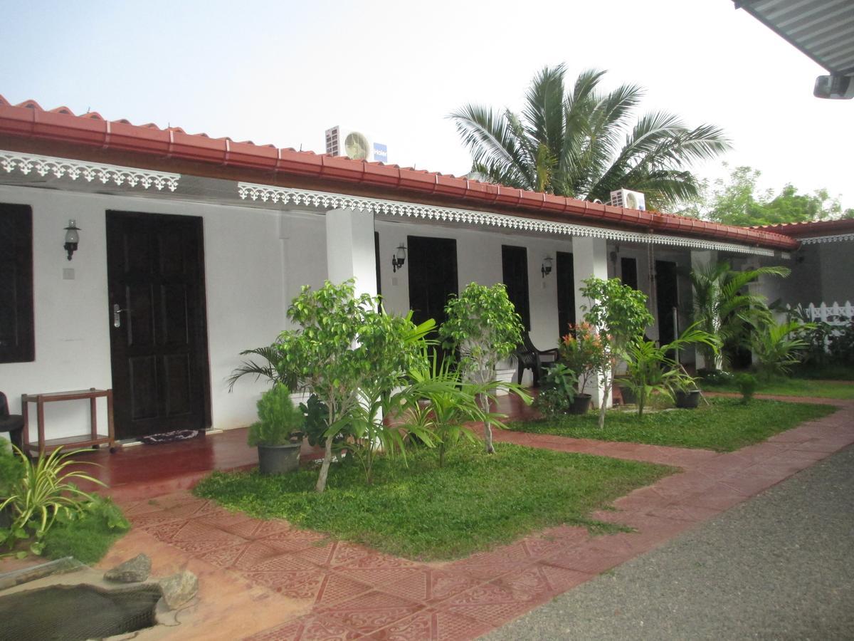 Uppuveli Beach House Trincomalee Exterior foto