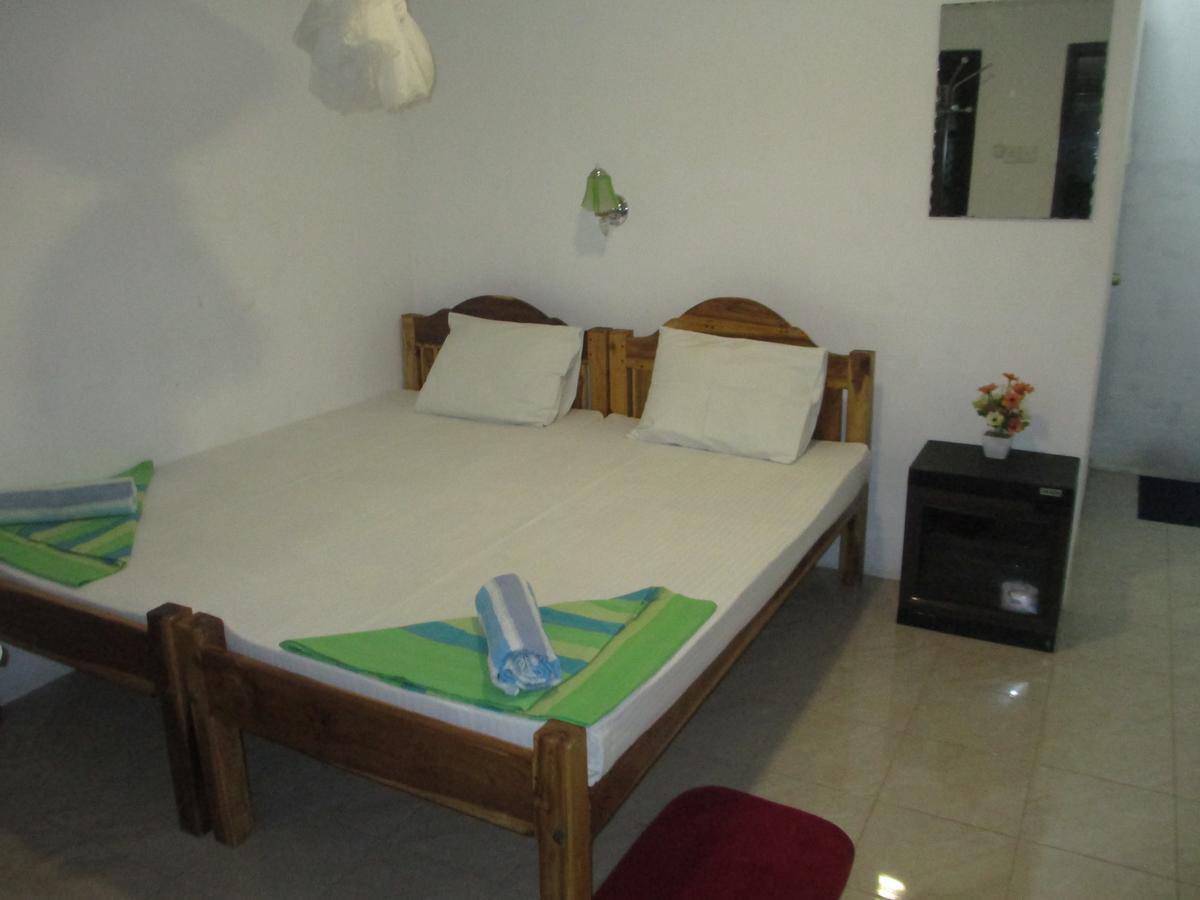 Uppuveli Beach House Trincomalee Exterior foto