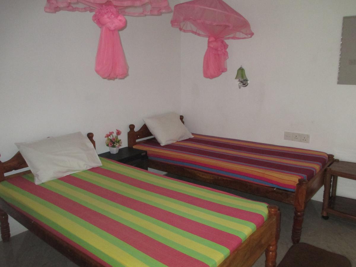 Uppuveli Beach House Trincomalee Exterior foto