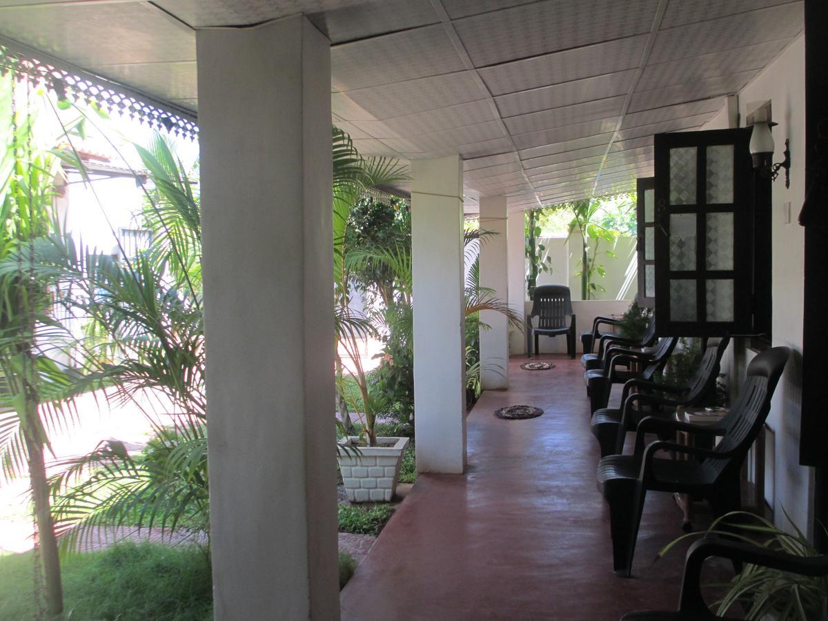 Uppuveli Beach House Trincomalee Exterior foto