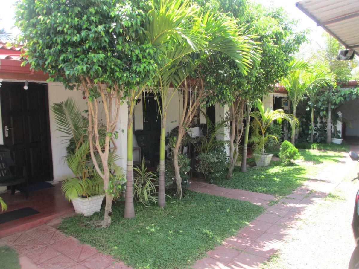 Uppuveli Beach House Trincomalee Exterior foto