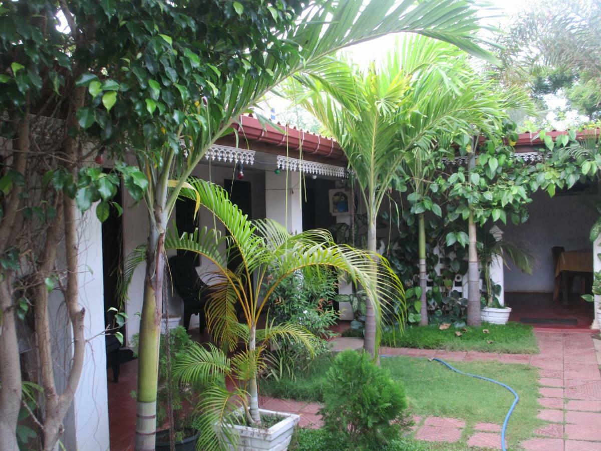 Uppuveli Beach House Trincomalee Exterior foto