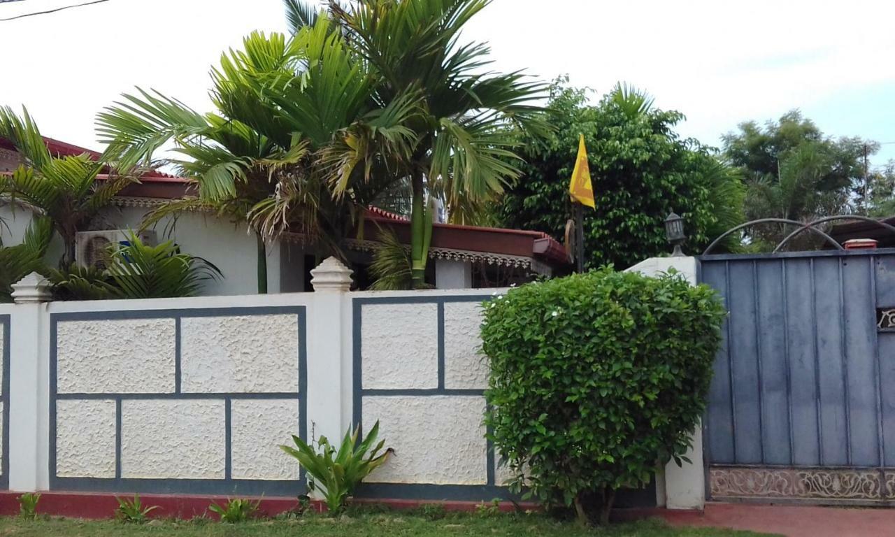 Uppuveli Beach House Trincomalee Exterior foto